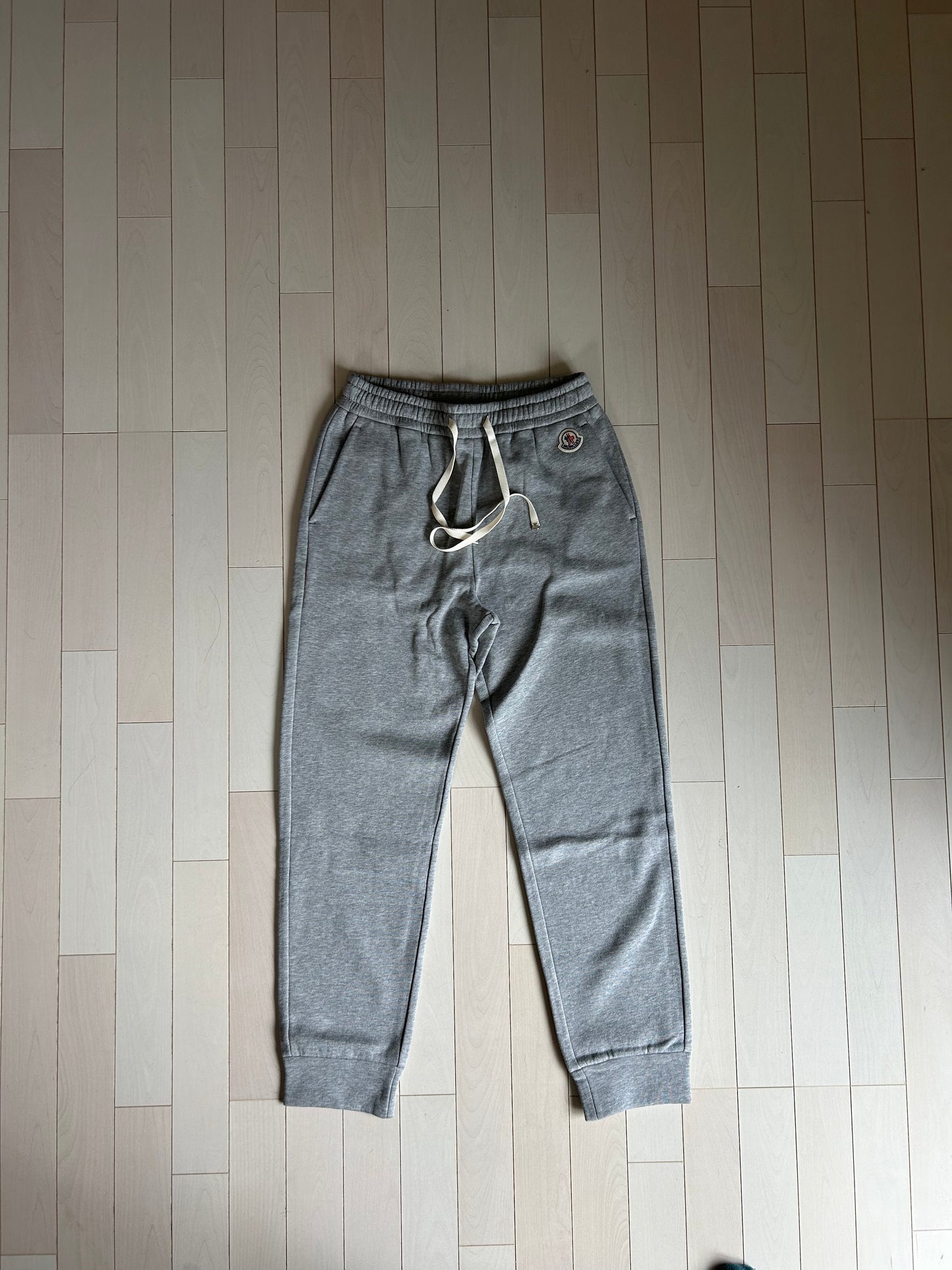 MONCLER ワッペンジョガーパンツ