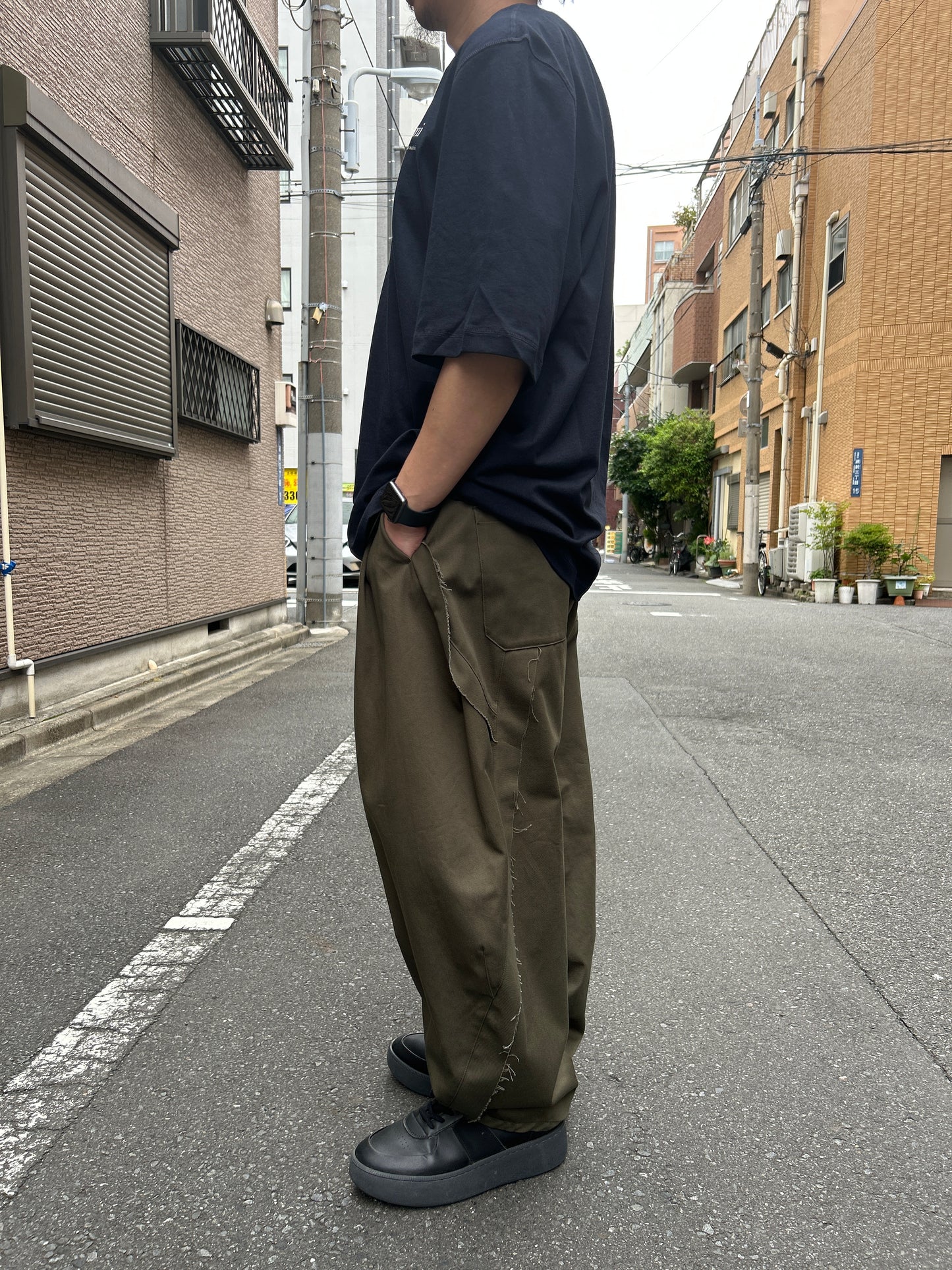 AMI Paris コットンTシャツ【ネイビー/カーキ】
