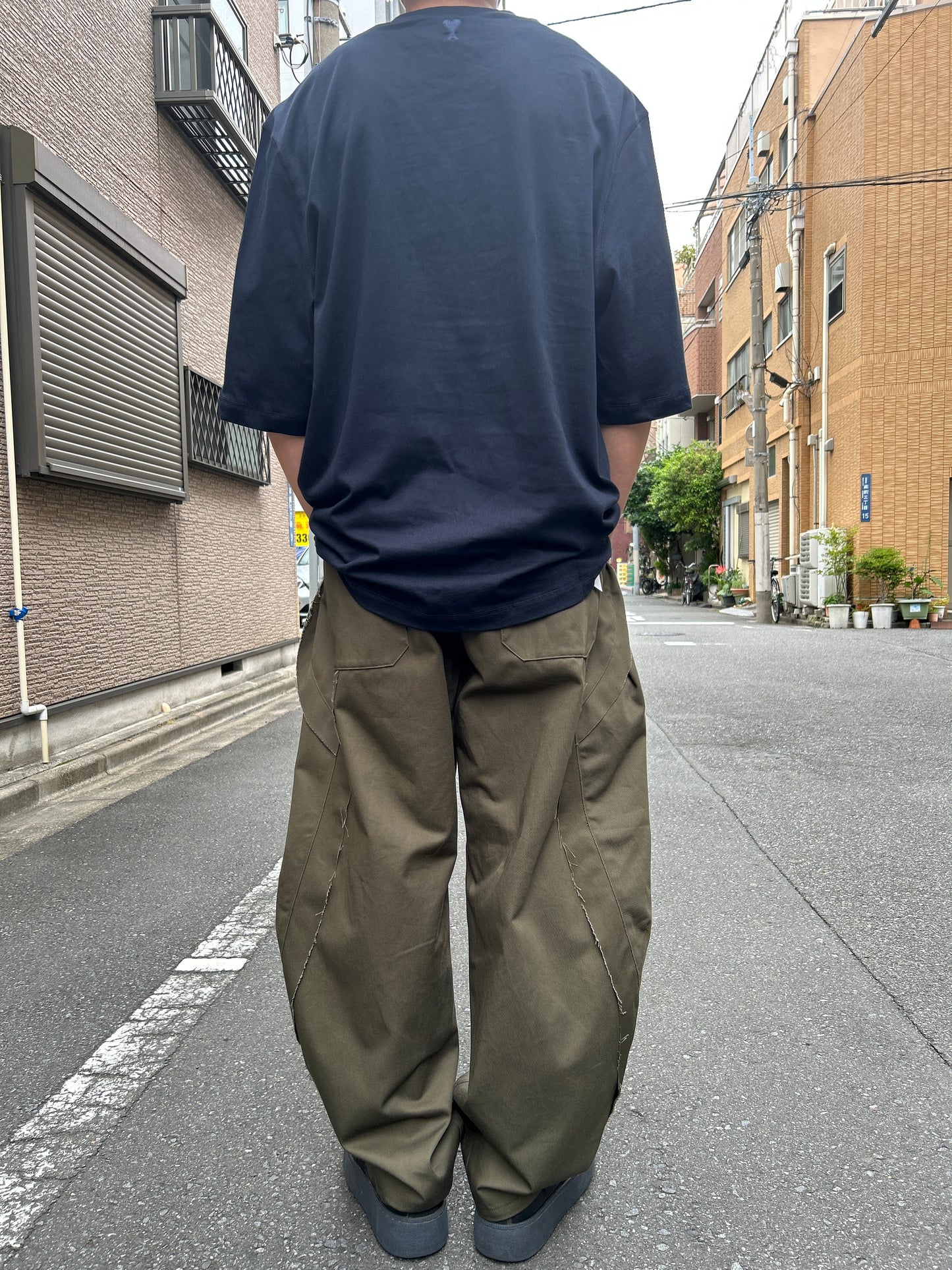 AMI Paris コットンTシャツ【ネイビー/カーキ】